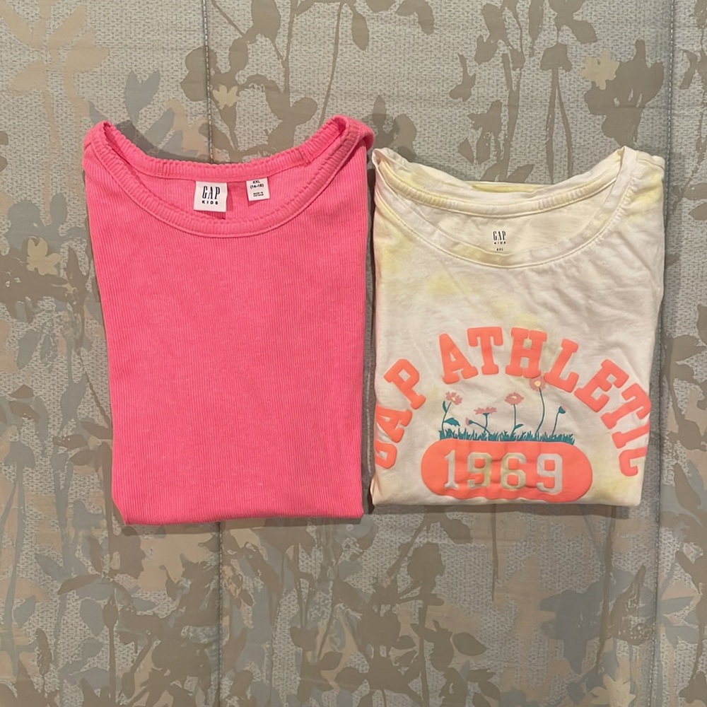 ✖️2 bundle of girl’s GAP shirts, size XXL (14-16)